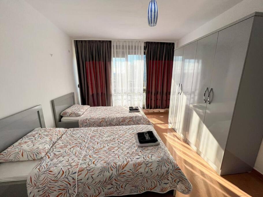 Scanderbeg Square 2Br Apt Tirana Exterior photo