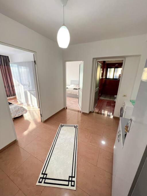 Scanderbeg Square 2Br Apt Tirana Exterior photo