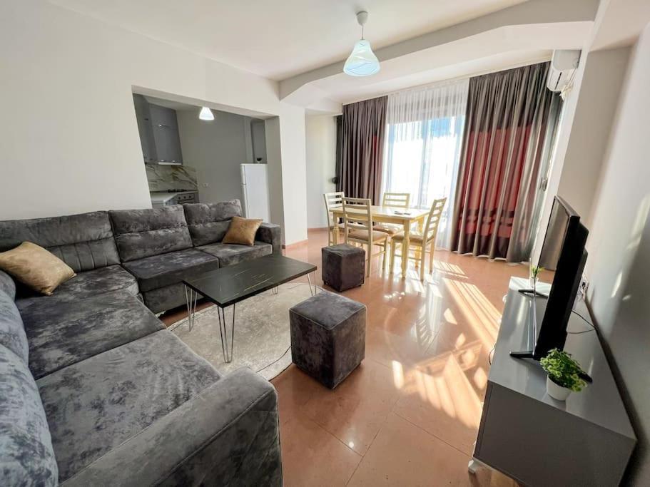 Scanderbeg Square 2Br Apt Tirana Exterior photo
