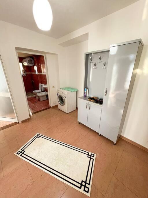 Scanderbeg Square 2Br Apt Tirana Exterior photo