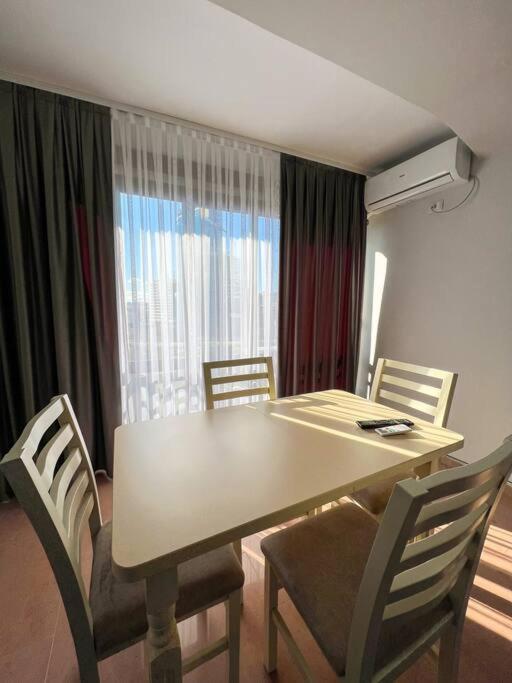 Scanderbeg Square 2Br Apt Tirana Exterior photo