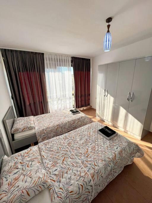 Scanderbeg Square 2Br Apt Tirana Exterior photo