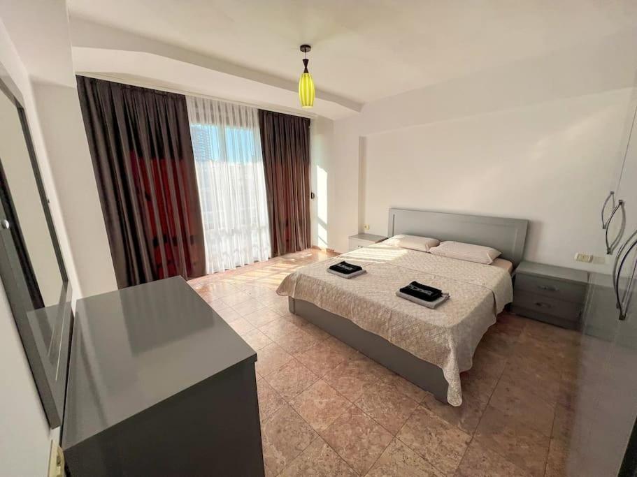 Scanderbeg Square 2Br Apt Tirana Exterior photo