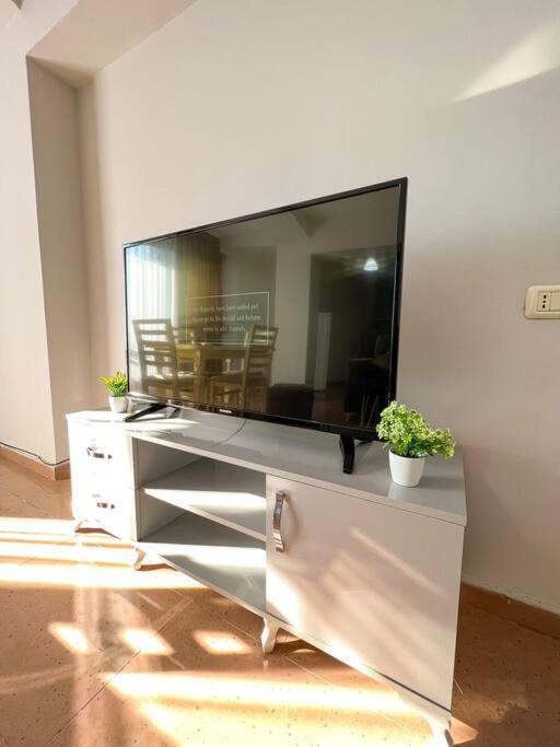 Scanderbeg Square 2Br Apt Tirana Exterior photo